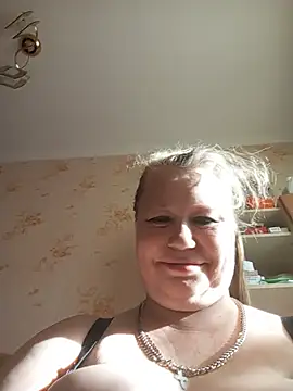 KiraStanton webcam