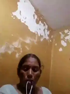 Rakhihot35 webcam