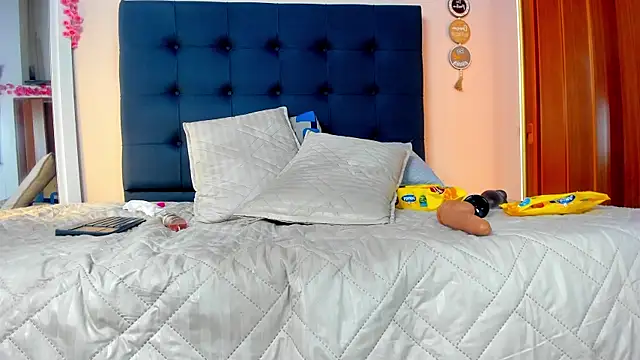 Helena_April webcam