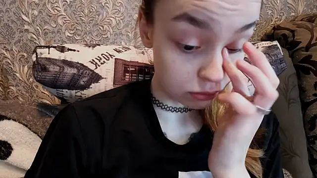 CaraDelevingnee webcam