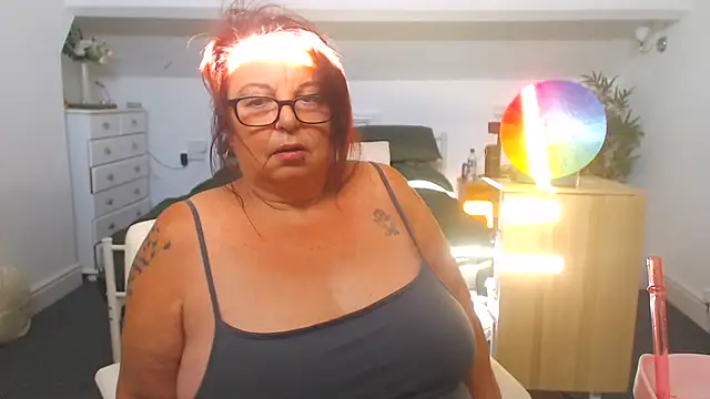 BuxomBeccaX webcam