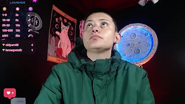 girl_intense444 webcam