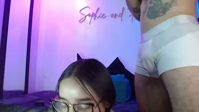 SophieFoxx17 webcam