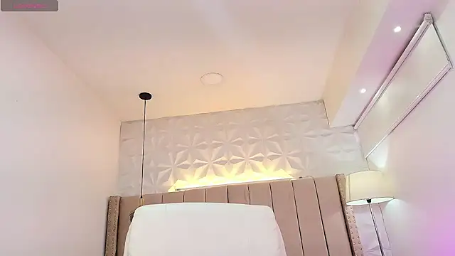 mia_thompsonn_ webcam
