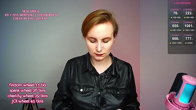 KinkyMissCherry webcam