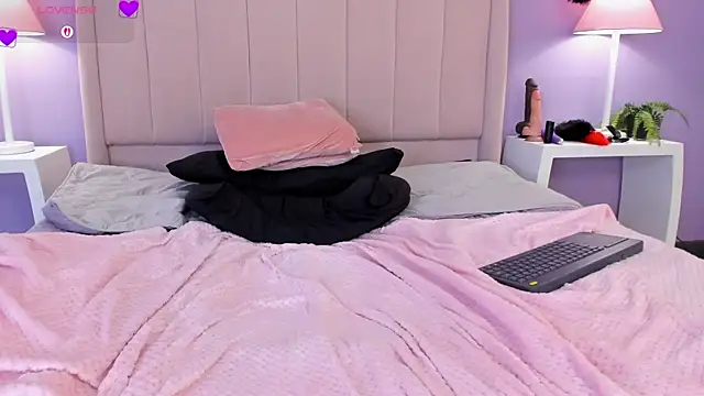 lolagolden1 (F young) - bouncing tits