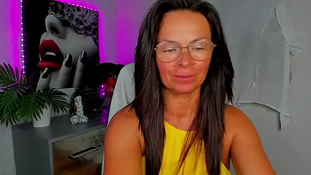 HelenLuxx webcam