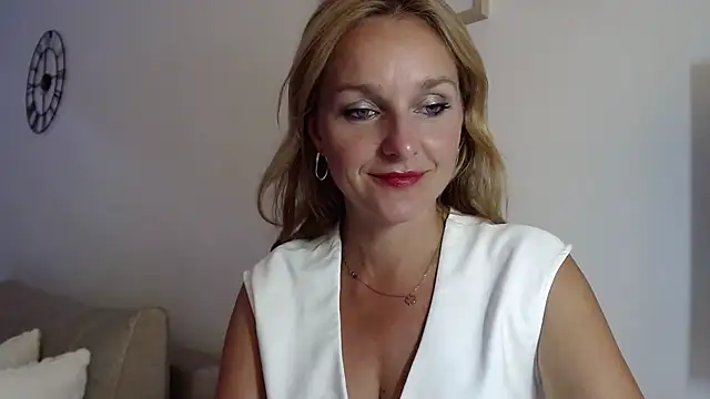 AliciaDesire webcam