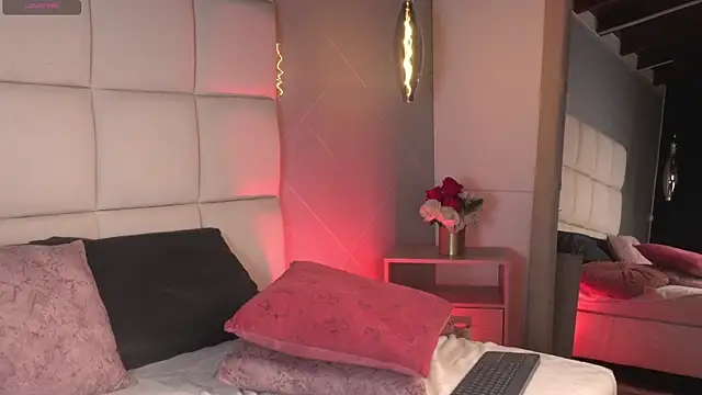 SaraMonroe1 webcam