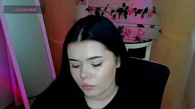 Mona_Esty webcam