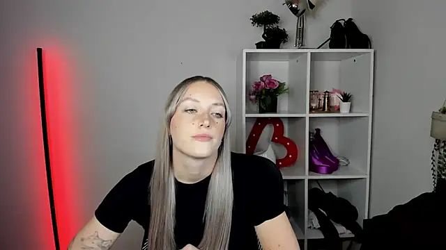 EvelynBlond webcam