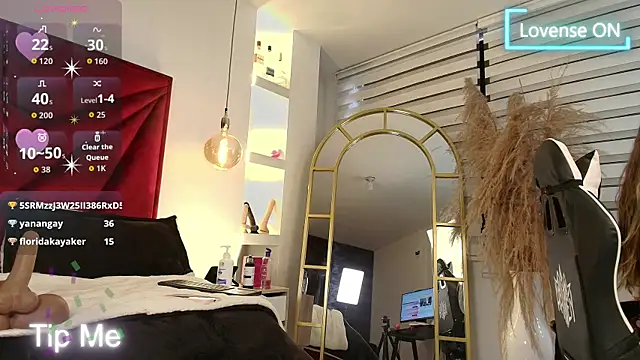 NahomiRoss webcam