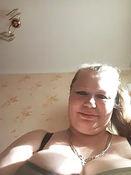 KiraStanton webcam