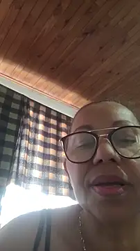 Ladymilf12 webcam