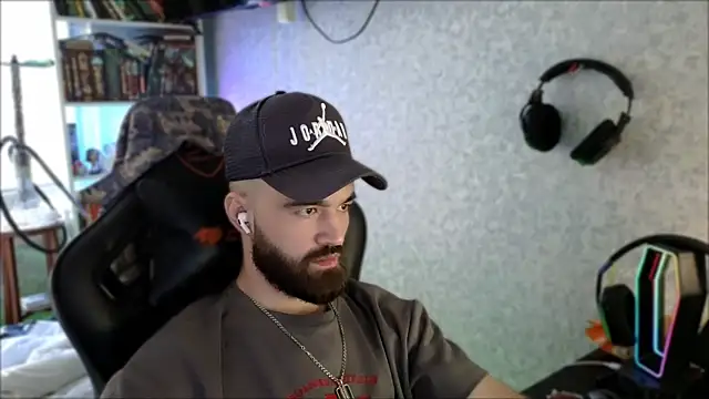 _Serious_Man webcam
