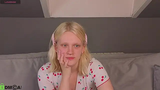 Lilly_Jhonass webcam