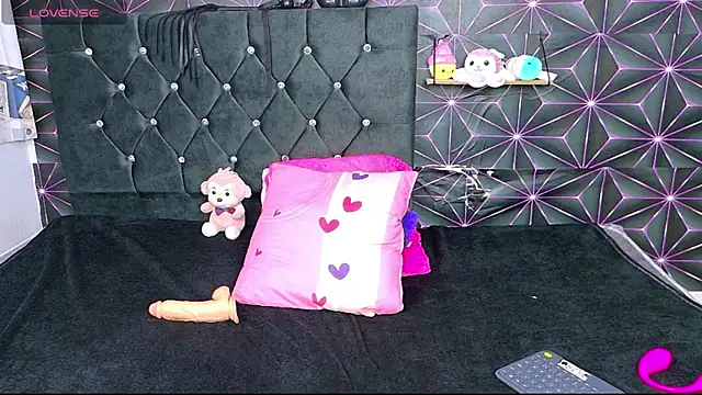 Zara_Luux webcam