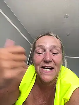 Blondnboujee53 webcam