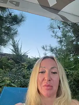 Nolly_moniika__ webcam
