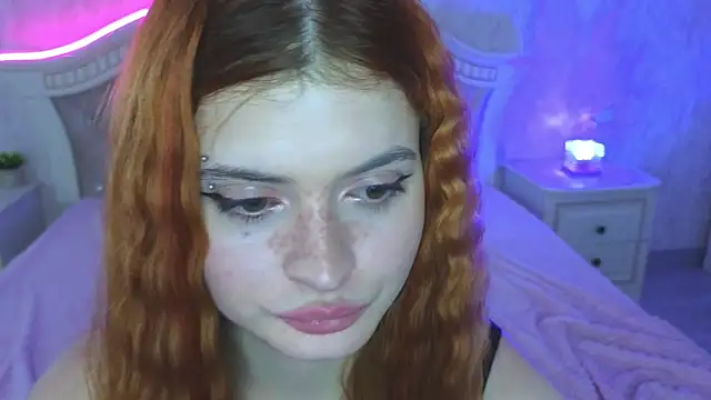 ElarisCrowe webcam