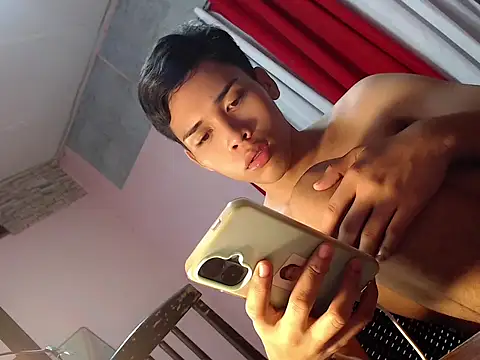 ur_hottestfemboy webcam