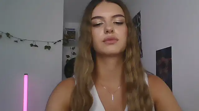 PrettyHottie webcam