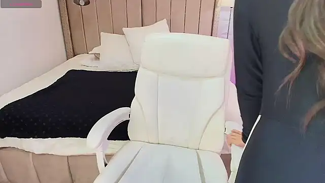 mia_thompsonn_ webcam