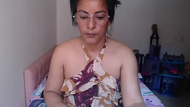 kateleyagrey live cam on StripChat