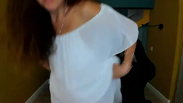 EllaLong webcam