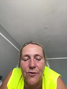 Blondnboujee53 webcam