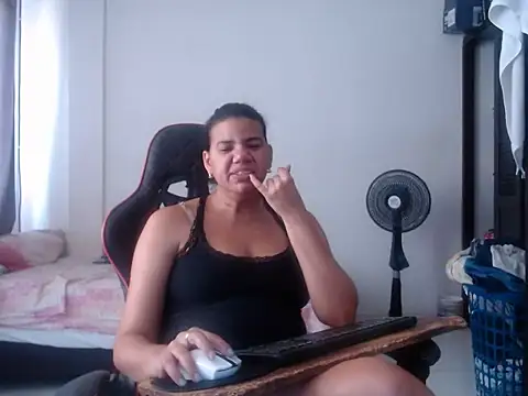 Adriana_0312 webcam