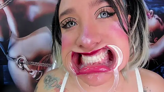 miss_danika webcam