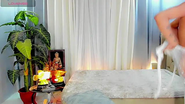 MochaliciousTransOnTop webcam