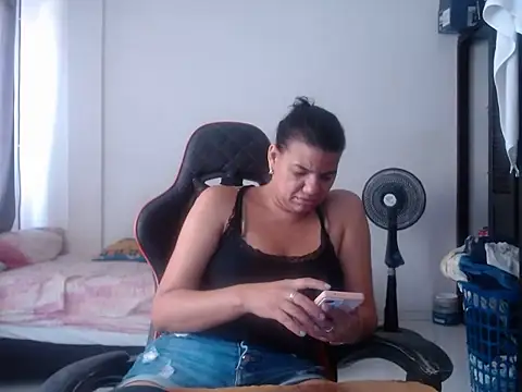 Adriana_0312 webcam