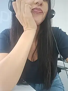 28nandinha live sex cam