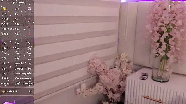 chelsea_bolton_ live cam on StripChat