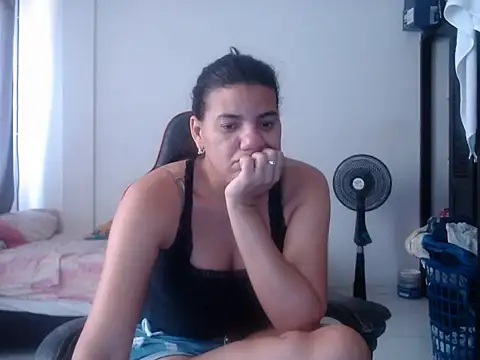 Adriana_0312 live cam on StripChat