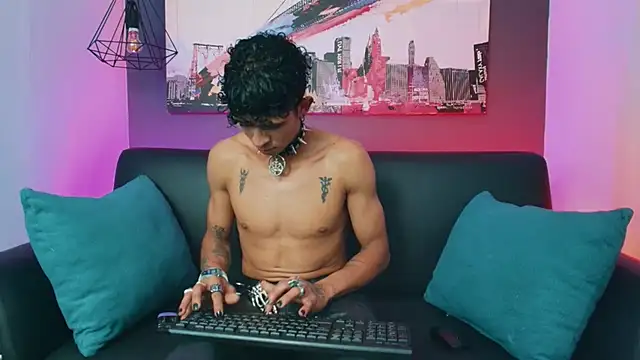 Maximoking26 webcam
