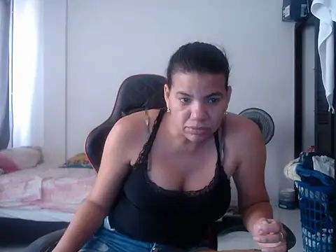 Adriana_0312 live cam on StripChat