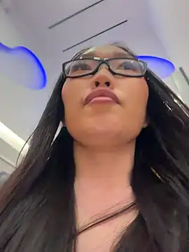 trytomakememoam live cam on StripChat