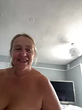 Blondnboujee53 webcam