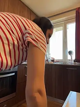 Hotmomcheckk_ webcam