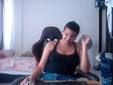 Adriana_0312 webcam