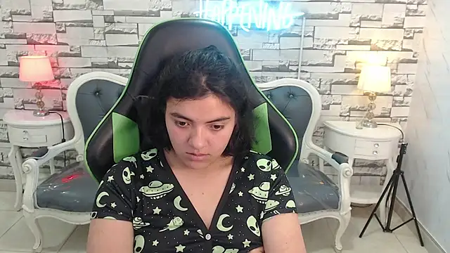 Miniatura della webcam live di amalia_a con #girls, #hd e #new