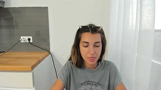 summmmersky1 live cam on StripChat