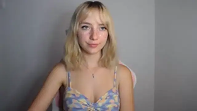 LuciaYoung webcam