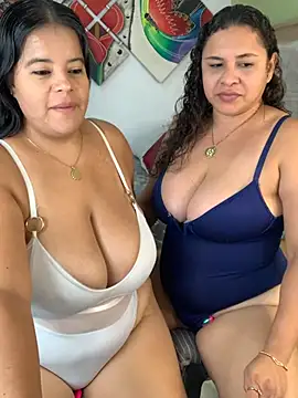 twocurvylatins webcam