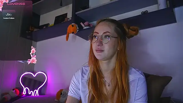 DaddysLittleSlutfox webcam