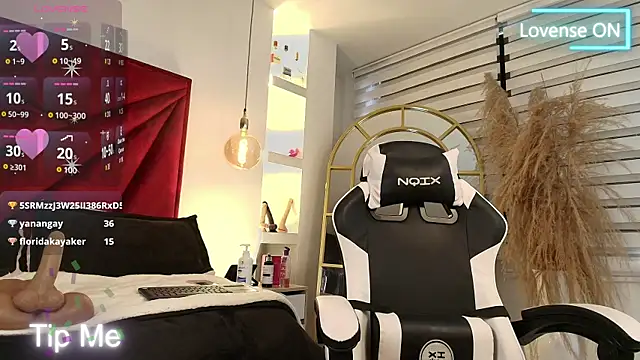 NahomiRoss webcam