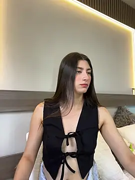 evelyn_hills webcam